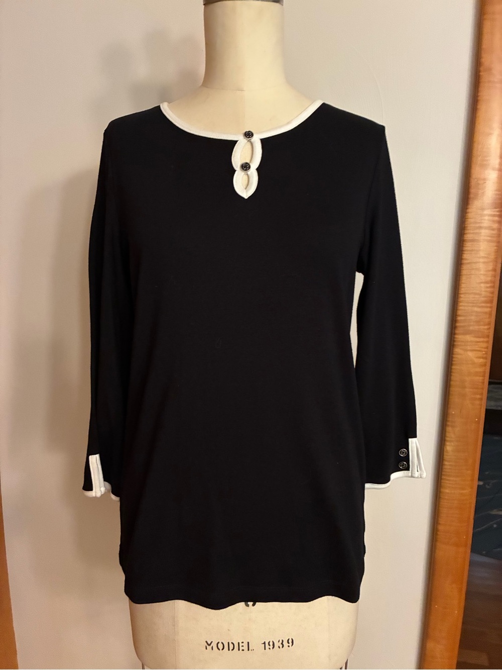 Karen Scott Black with White Trim 3/4 Sleeve Double Keyhole Knit Top